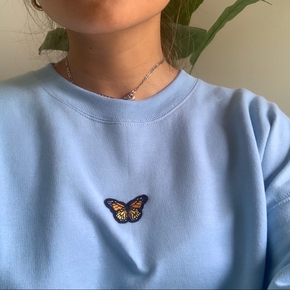 b e s t - s e l l e r✨butterfly baby blue crewneck - Picture 5 of 9